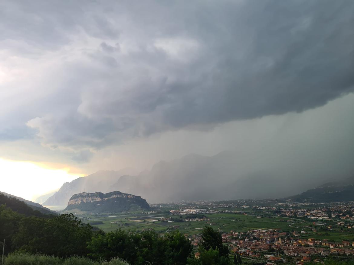 Tempo estivo ma attenzione ai temporali tra domenica e lunedì torna