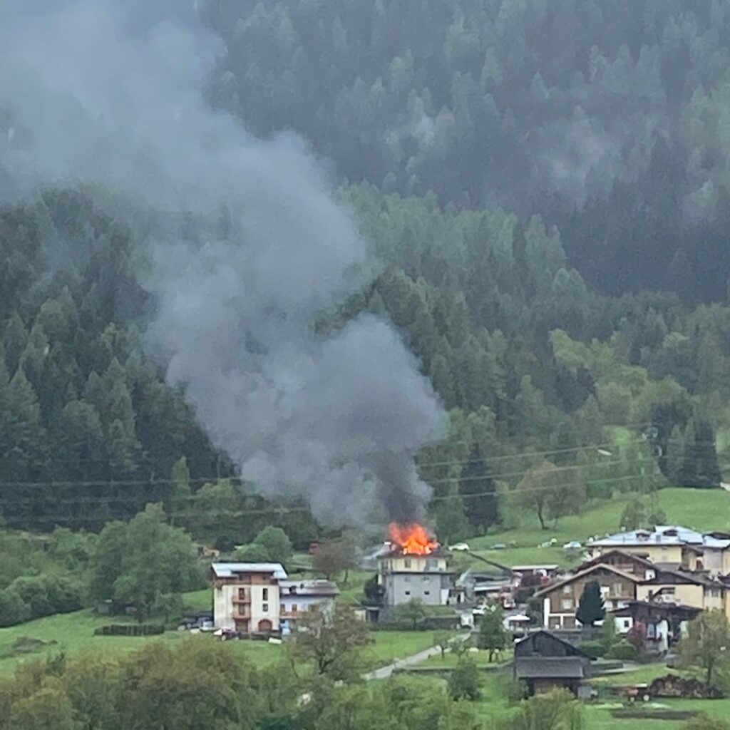 L'incendio ad Almazzago (Giuliano Bernardi)