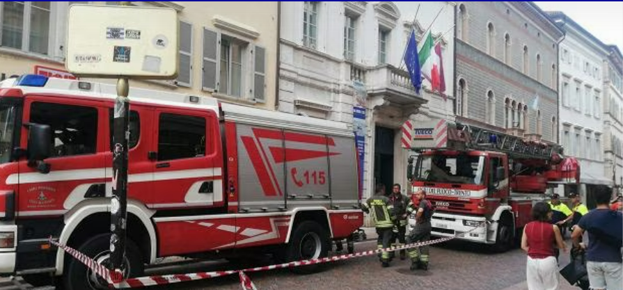 Allarme incendio in via Manci (Foto di Tgr Trento)