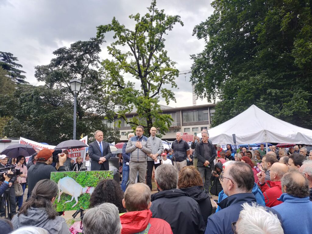 Il presidente Maurizio Fugatti durante il suo intervento in piazza Dante