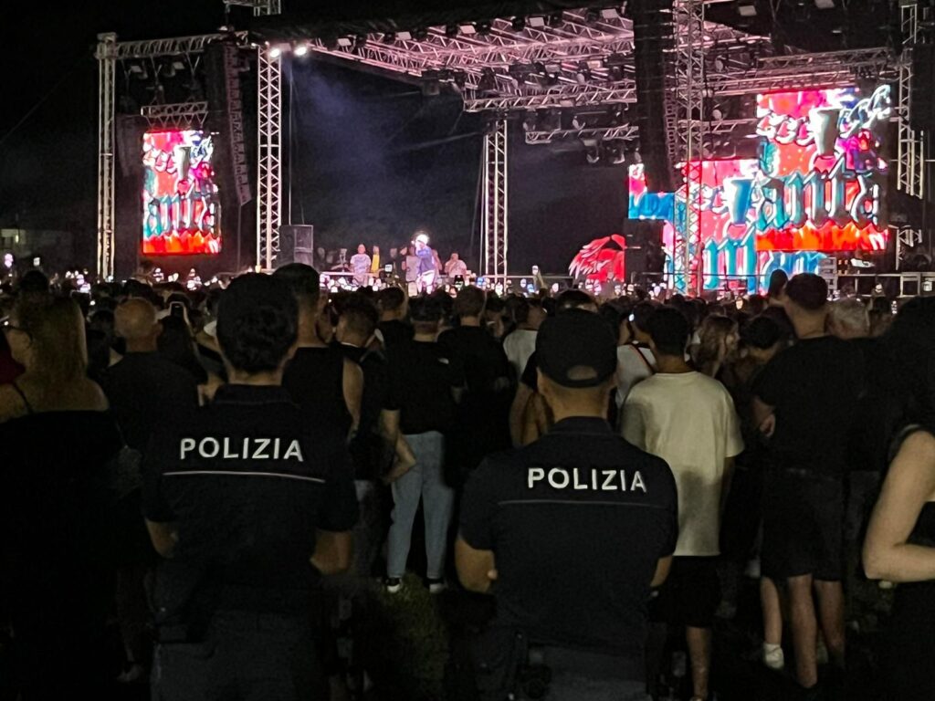 Polizia al Music Arena