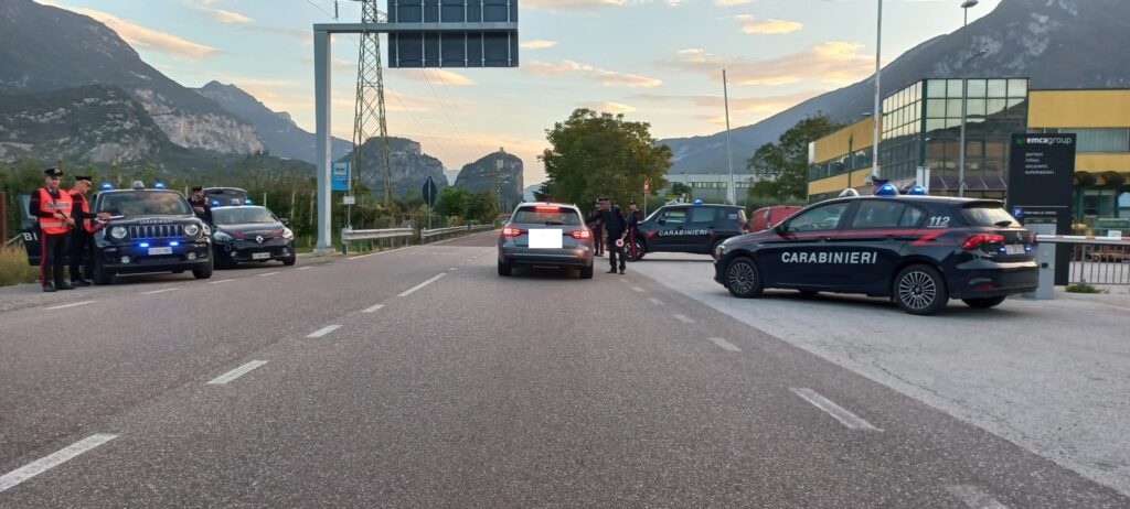 Controlli dei carabinieri sulle strade dell'Alto Garda