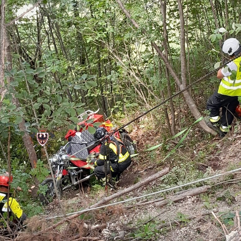 Strada del Menador, moto fuori strada 29 giugno ( Federazione dei vigili del fuoco volontari del Trentino - corpo vv.f. di Caldonazzo)