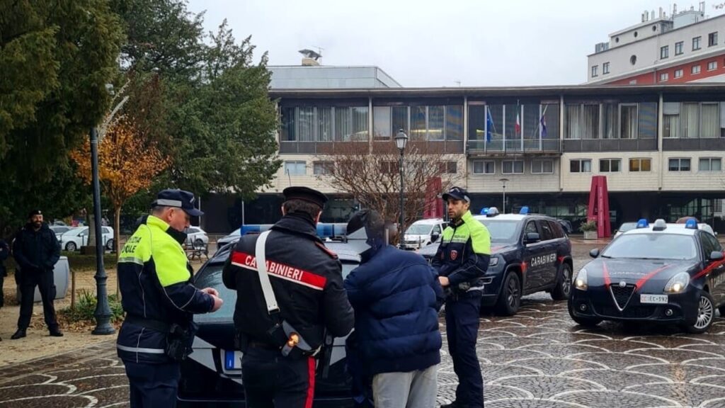 Arresto in piazza Dante