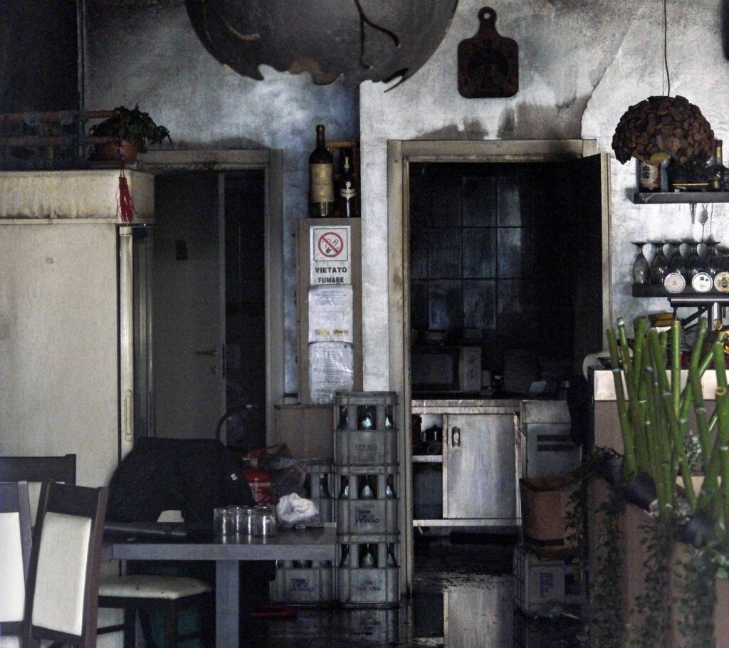 Il ristorante Sushi Koi di Lavis dopo l'incendio