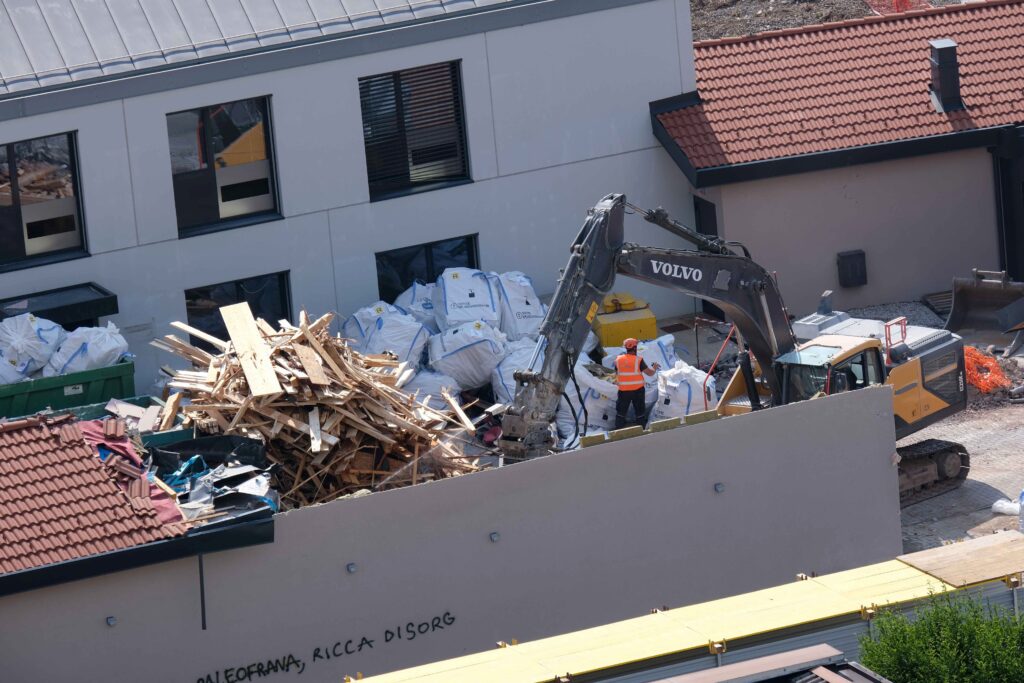 Bypass, demolizioni (Foto di Marco Loss)