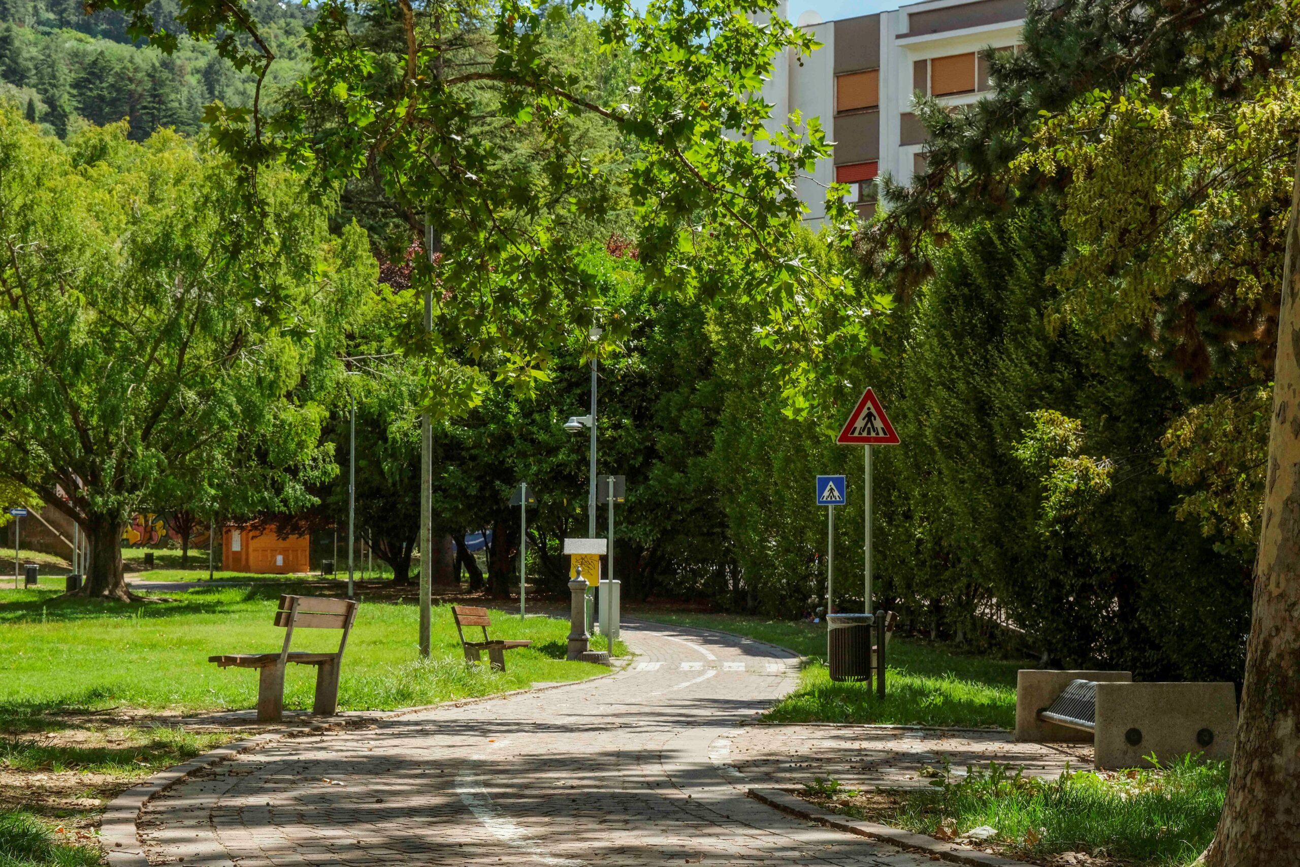 Un Uomo Minaccia Con Il Coltello I Migranti Al Parco Nikolajewka Cercava Vendetta